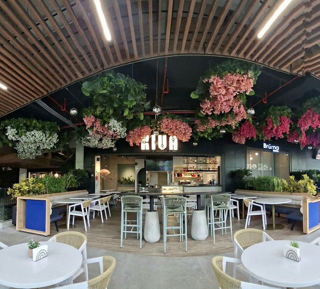 Terraza de Kiva Coffee Brunch Bar en Primavera Life, Armenia